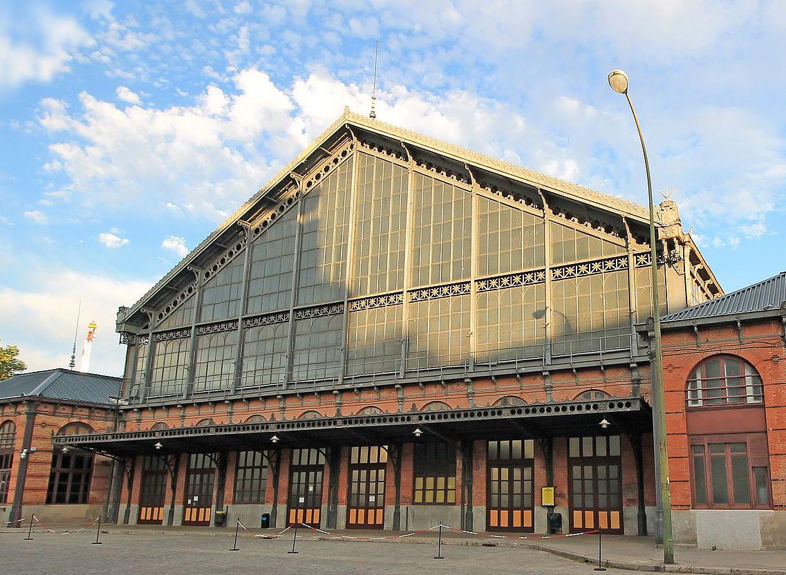 Detalle de la fachada del Museo del Ferrocarril