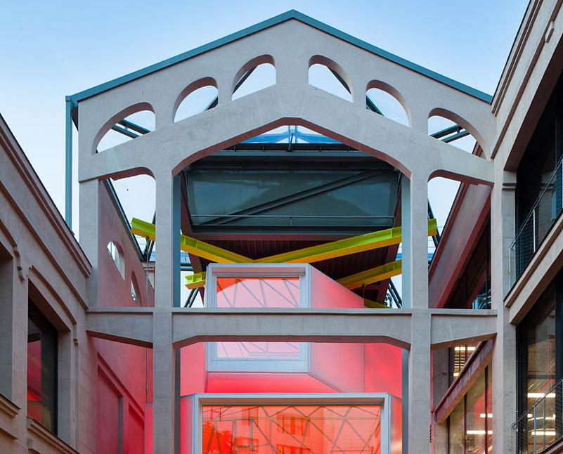 Fachada interior Espacio Cultural Serrería Belga
