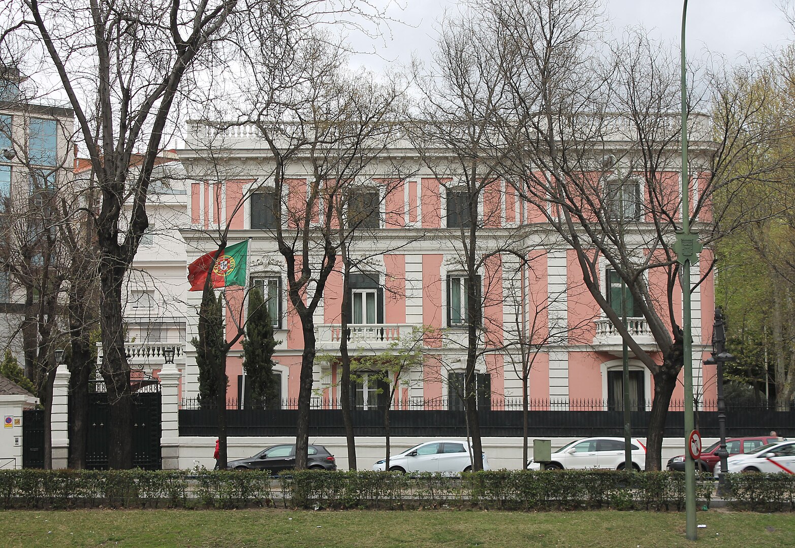 Embajada de Portugal y residencia del embajador.
